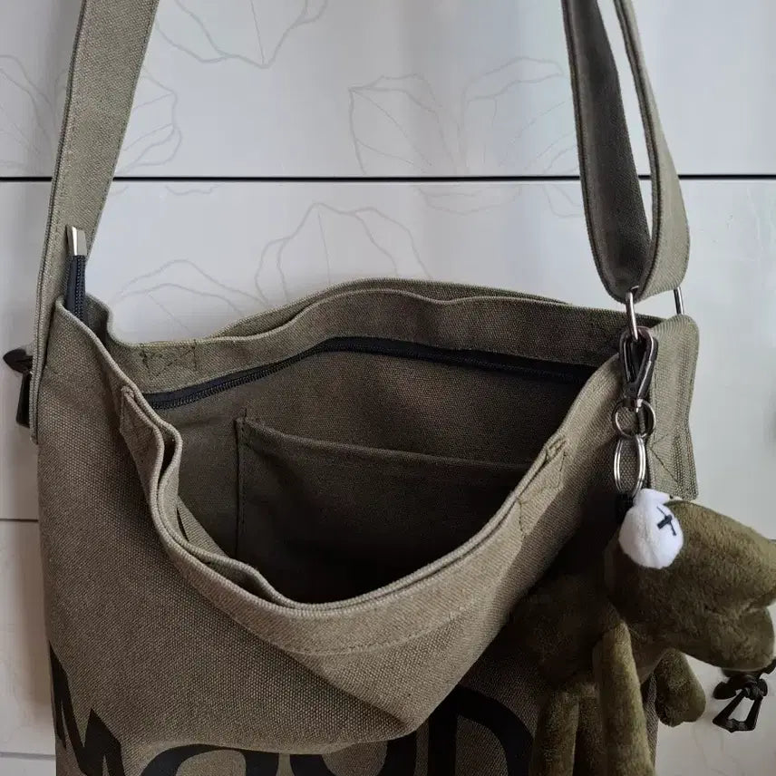 [BUNJANG] MOOD Khaki Canvas Shoulder Bag / 카키색 MOOD 레터링 캔버스 숄더백
