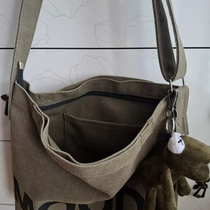 [BUNJANG] MOOD Khaki Canvas Shoulder Bag / 카키색 MOOD 레터링 캔버스 숄더백