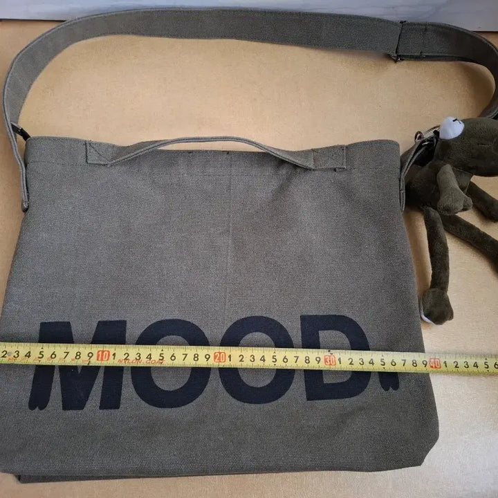 [BUNJANG] MOOD Khaki Canvas Shoulder Bag / 카키색 MOOD 레터링 캔버스 숄더백