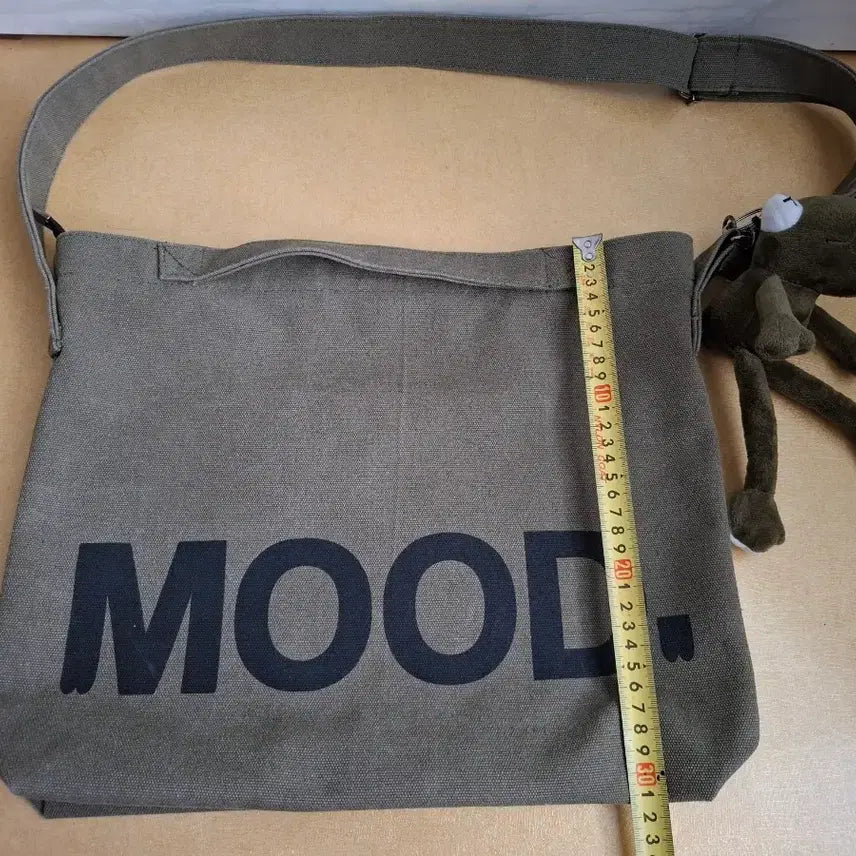 [BUNJANG] MOOD Khaki Canvas Shoulder Bag / 카키색 MOOD 레터링 캔버스 숄더백