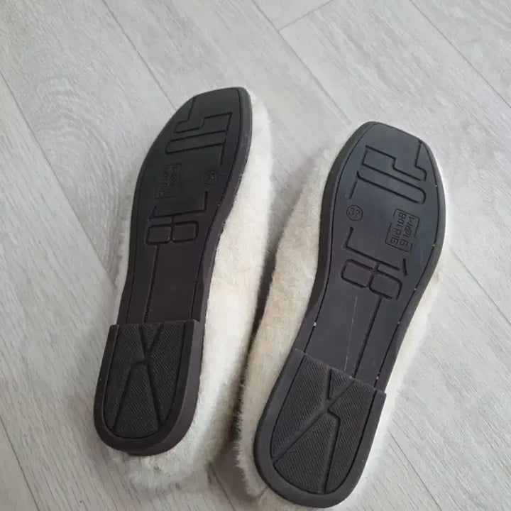 [BUNJANG] Fashion Ivory Fur Flat Shoes 235 / FASHION 털 플랫슈즈 아이보리 235