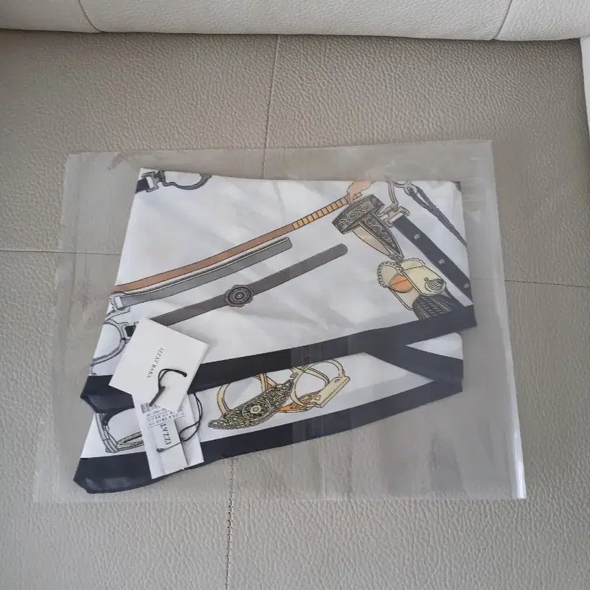 [BUNJANG] Isaac &amp; Baba Silk Scarf / 새상품)아이잗바바 실크 스카프