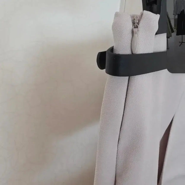 [BUNJANG] Nannninggu Belted Pleated Mini Skirt - Beige, Medium / 난닝구 미니스커트 M/벨트 포함/새상품