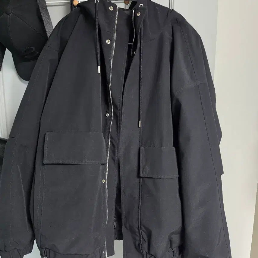 [SOLD OUT] TNGT 후드 숏 점퍼 블랙 100