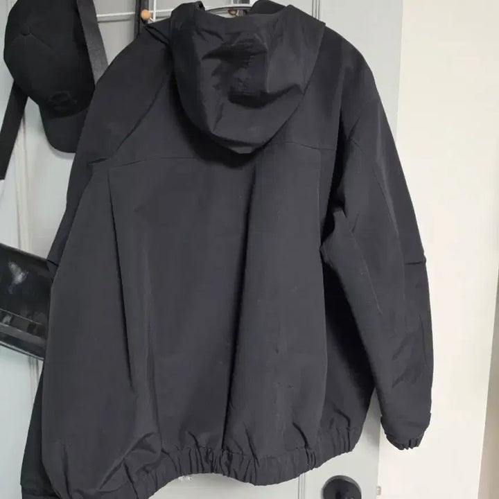 [SOLD OUT] TNGT 후드 숏 점퍼 블랙 100