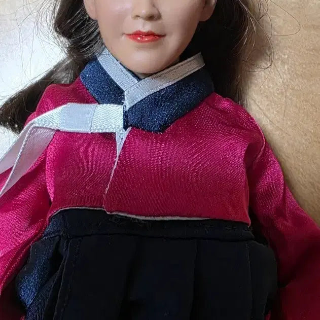 [BUNJANG] IU Hanbok Costume Custom Figure / 아이유 한복의상 커스텀 피규어 빨간색 검정색