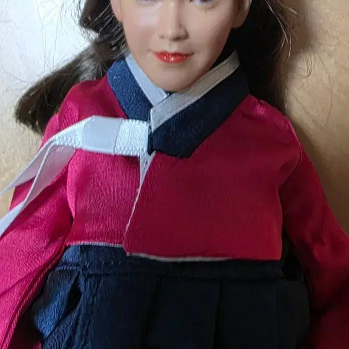 [BUNJANG] IU Hanbok Costume Custom Figure / 아이유 한복의상 커스텀 피규어 빨간색 검정색