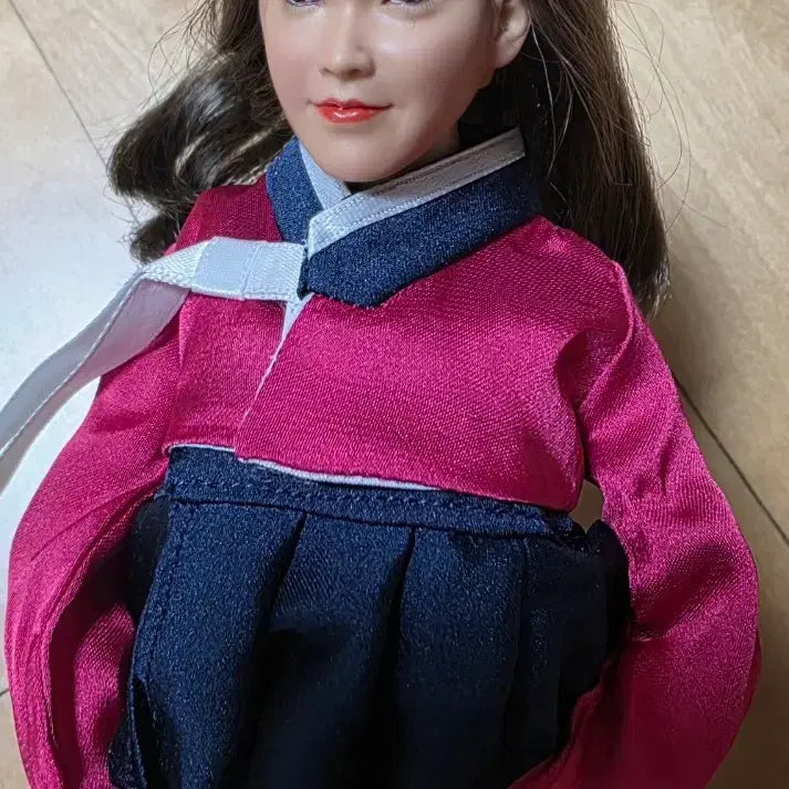 [BUNJANG] IU Hanbok Costume Custom Figure / 아이유 한복의상 커스텀 피규어 빨간색 검정색