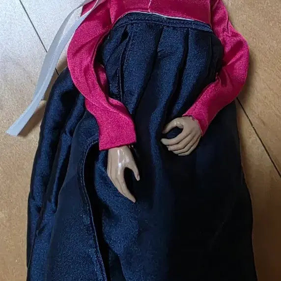 [BUNJANG] IU Hanbok Costume Custom Figure / 아이유 한복의상 커스텀 피규어 빨간색 검정색