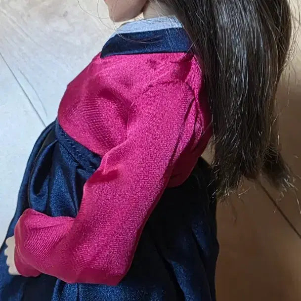 [BUNJANG] IU Hanbok Costume Custom Figure / 아이유 한복의상 커스텀 피규어 빨간색 검정색