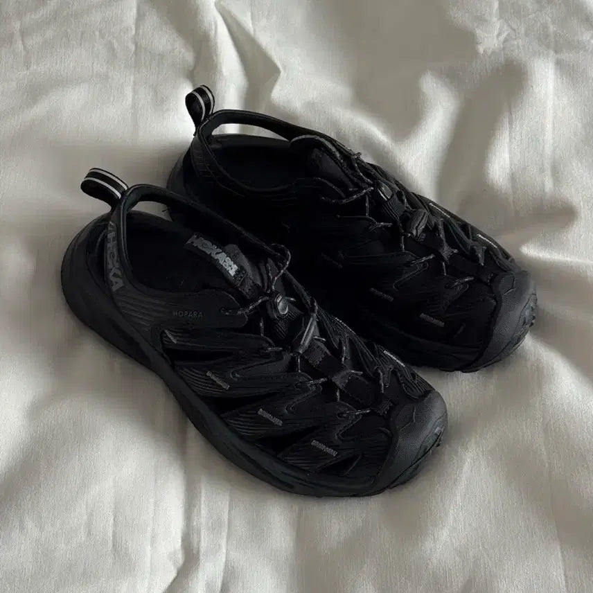 [BUNJANG] Hoka Hopara 1 Triple Black Sneakers (Size 230) / [230] 호카 호파라 블랙