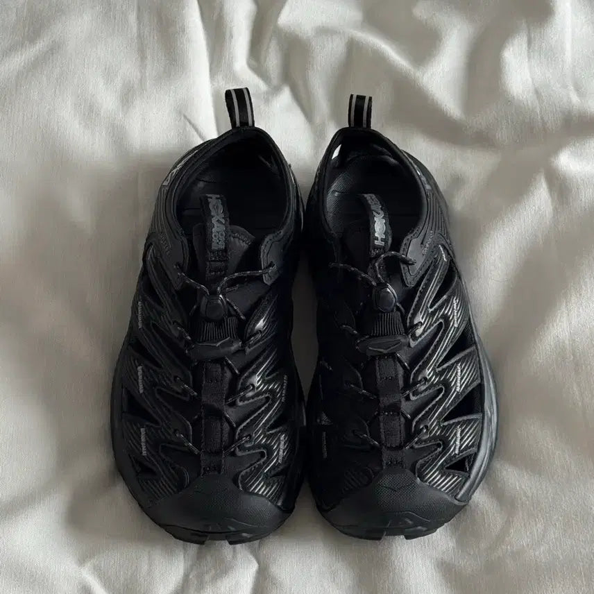 [BUNJANG] Hoka Hopara 1 Triple Black Sneakers (Size 230) / [230] 호카 호파라 블랙