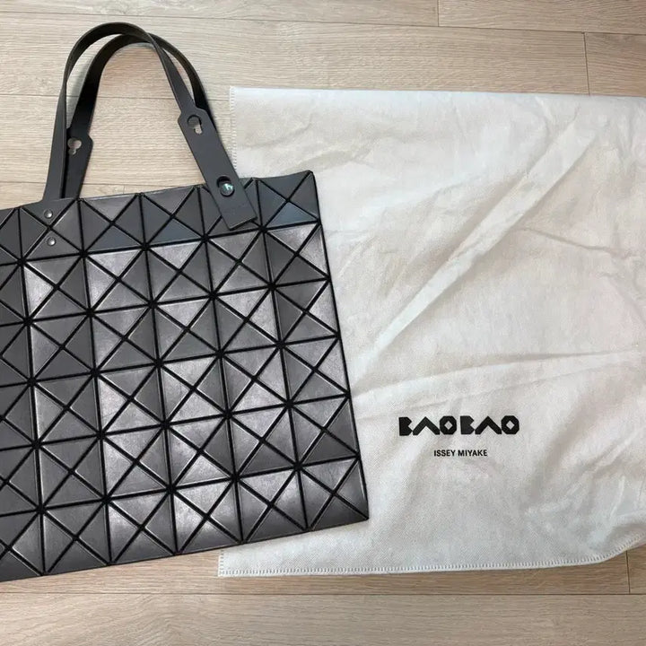 [BUNJANG] Issey Miyake Bao Bao Lucent Matte Tote Bag / 이세이미야케 바오바오 루센트 무광 토트백