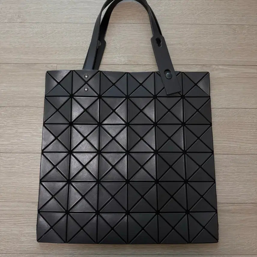 [BUNJANG] Issey Miyake Bao Bao Lucent Matte Tote Bag / 이세이미야케 바오바오 루센트 무광 토트백