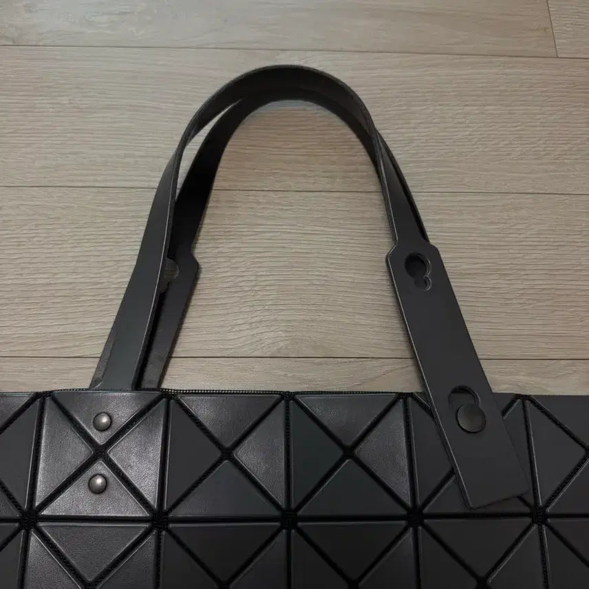[BUNJANG] Issey Miyake Bao Bao Lucent Matte Tote Bag / 이세이미야케 바오바오 루센트 무광 토트백