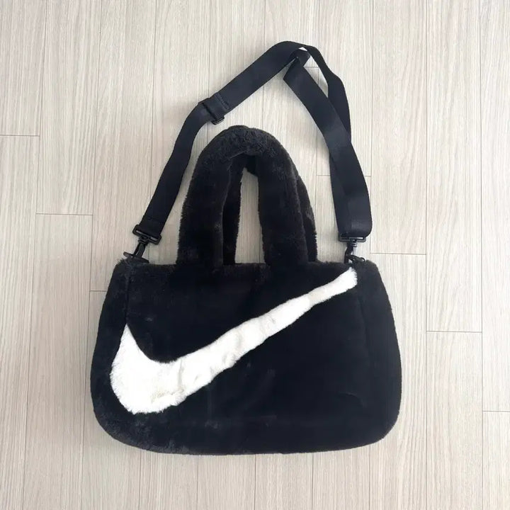 [BUNJANG] Nike Big Swoosh Fur Bag / 나이키 빅스우시 퍼 가방