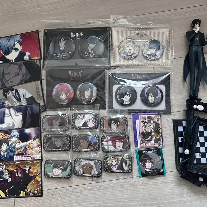 [BUNJANG] Black Butler Goods Set: Can Badge &amp; Photocard / 흑집사 굿즈 캔뱃지 포토카드