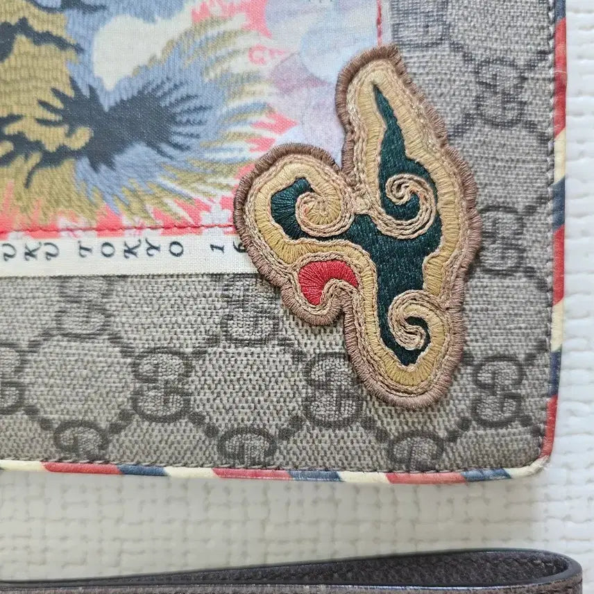 [BUNJANG] Gucci GG Supreme Multi-Patch Clutch Bag / 구찌 GG 수프림 멀티패치 클러치백(한정판)