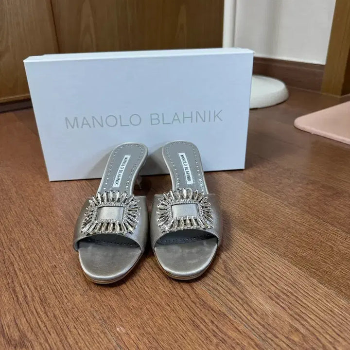 [BUNJANG] Manolo Blahnik Silver Mule 35 / 마놀로 블라닉 실버 뮬 35((s)