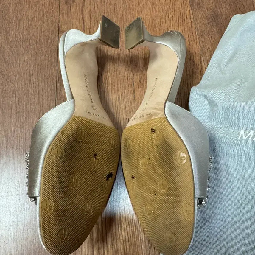 [BUNJANG] Manolo Blahnik Silver Mule 35 / 마놀로 블라닉 실버 뮬 35((s)