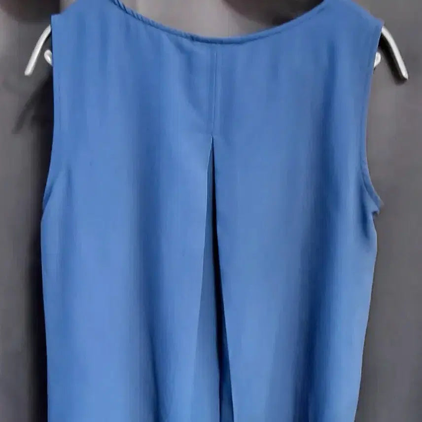 [BUNJANG] Plastic Blue Round Neck Sleeveless Blouse / 플라스틱 블루 라운드넥 민소매 블라우스