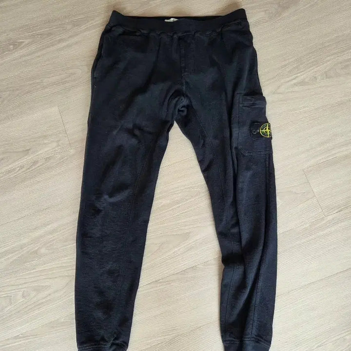 [SOLD OUT] 스톤아일랜드 블랙 트레이닝 조거팬츠 L사이즈