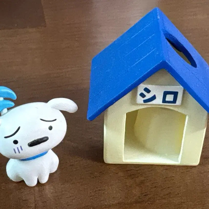 [BUNJANG] Crayon Shin-chan Shiro House Pencil Holder with Figure / 짱구는 못말려 흰둥이 집 가챠