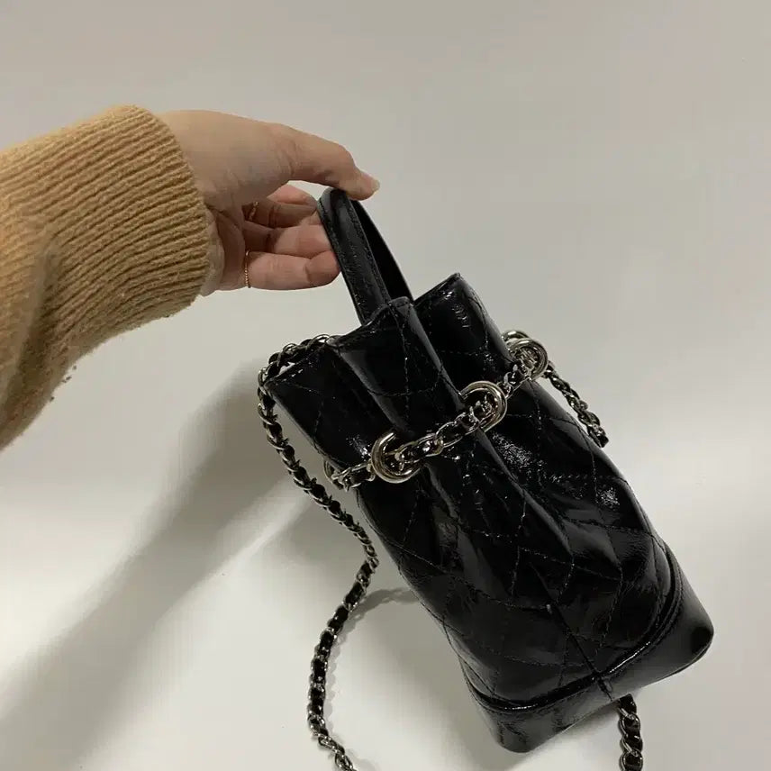 [BUNJANG] Cardinal Red Black Quilted Shoulder Bag / 카디널레드 벨백