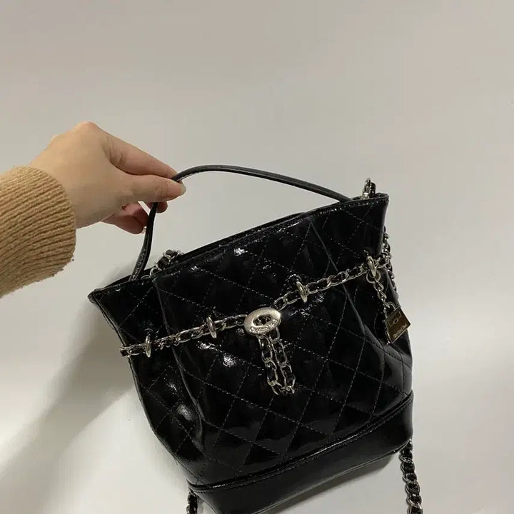 [BUNJANG] Cardinal Red Black Quilted Shoulder Bag / 카디널레드 벨백