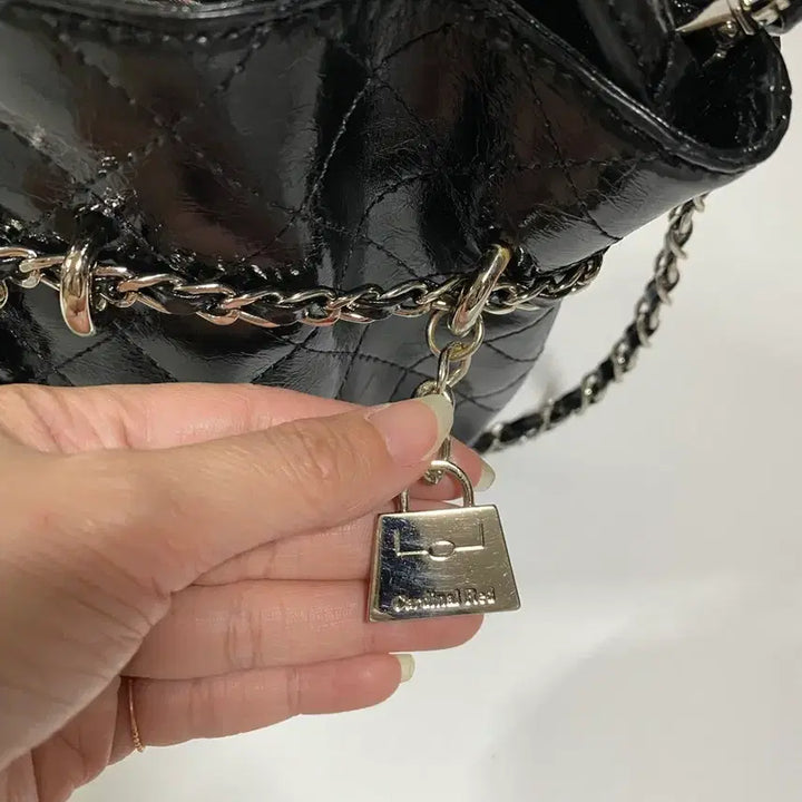 [BUNJANG] Cardinal Red Black Quilted Shoulder Bag / 카디널레드 벨백