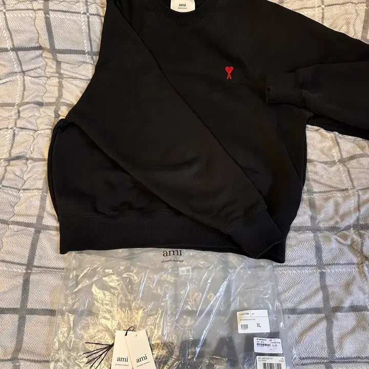 [SOLD OUT] AMI 스몰하트 맨투맨