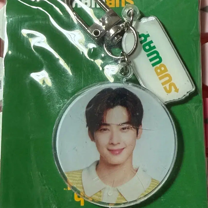 [BUNJANG] ASTRO Cha Eunwoo Subway Photocard Holder / 서브웨이 차은우 키링 판매합니다.