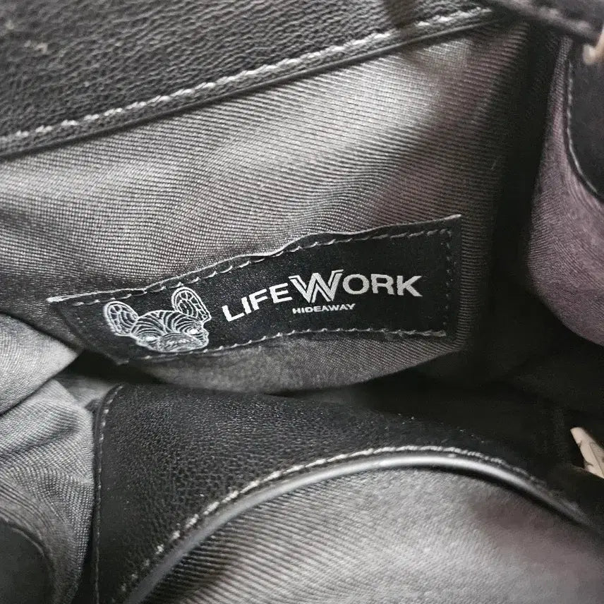 [BUNJANG] Lifework Black Embossed Bucket Bag Shoulder Tote Bag / 라이프워크 블랙 엠보 버킷백 숄더백 토트백