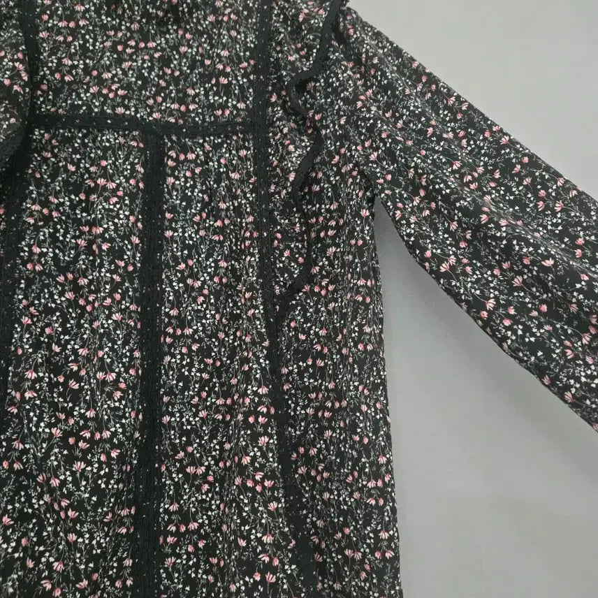 [BUNJANG] Plastic Island Flower Pattern Lace Detail Blouse / PLASTIC ISLAND 플라스틱 아일랜드 블라우스