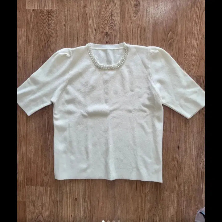 [BUNJANG] Pearl Embellished Short Sleeve Knit Top - Ivory / 정가38000원진주 장식 반팔 니트 아이보리 프리사이즈 55-66 새제품