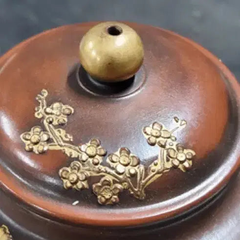 [BUNJANG] Goryeo Dynasty Gilt Celadon Plum Blossom Inlaid Flat-Bodied Teapot / 고경주 주니 금칠 매화문 평복호 자사호 다관