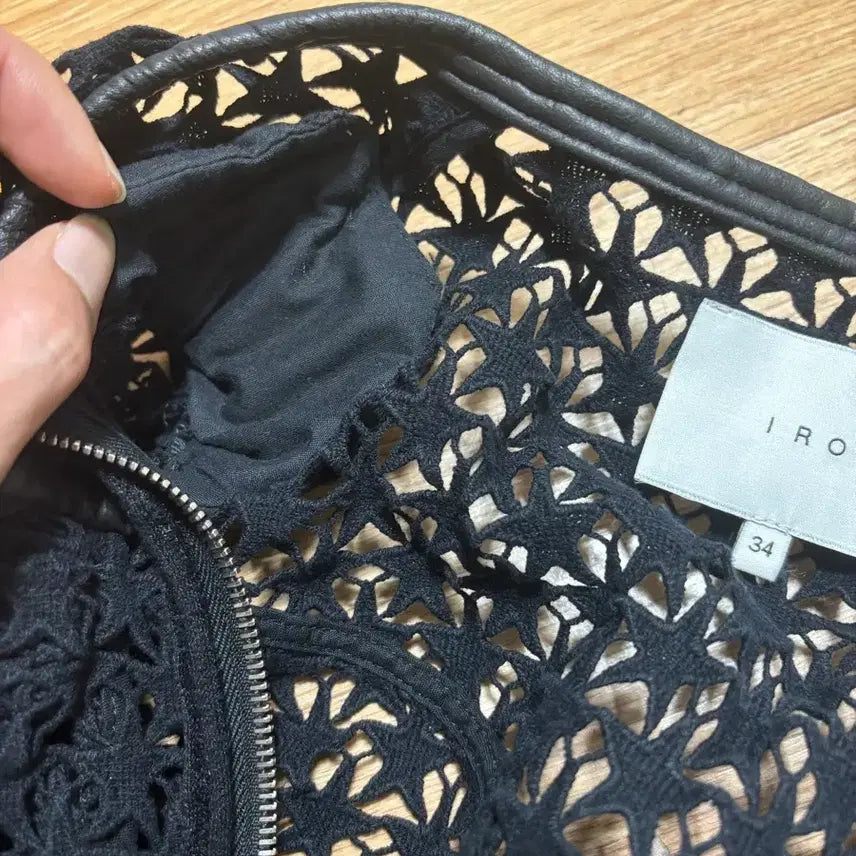 [SOLD OUT] IRO 아일렛 레이스 블랙 자켓