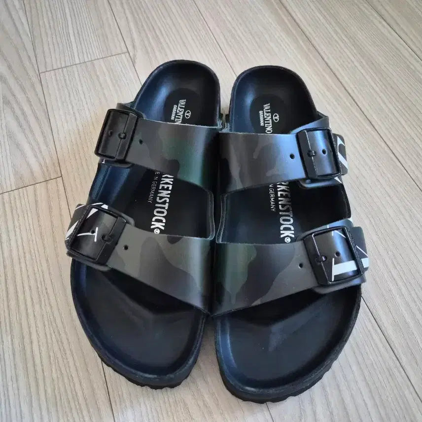 [SOLD OUT] 발렌티노 X 버켄스탁 카모플라쥬 슬리퍼 40 (260)