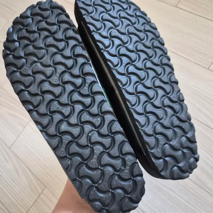 [SOLD OUT] 발렌티노 X 버켄스탁 카모플라쥬 슬리퍼 40 (260)
