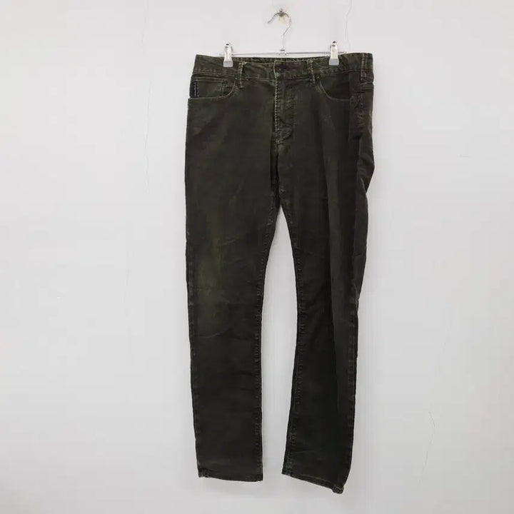 [SOLD OUT] 아르마니진스 매장판 독수리 메탈로고 J06 코듀로이 팬츠 남성 바지 31