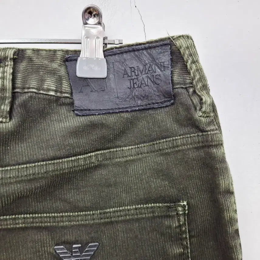 [SOLD OUT] 아르마니진스 매장판 독수리 메탈로고 J06 코듀로이 팬츠 남성 바지 31