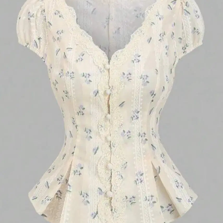 [SOLD OUT] 아이보리 플라워 레이스 블라우스 모리걸 갸루