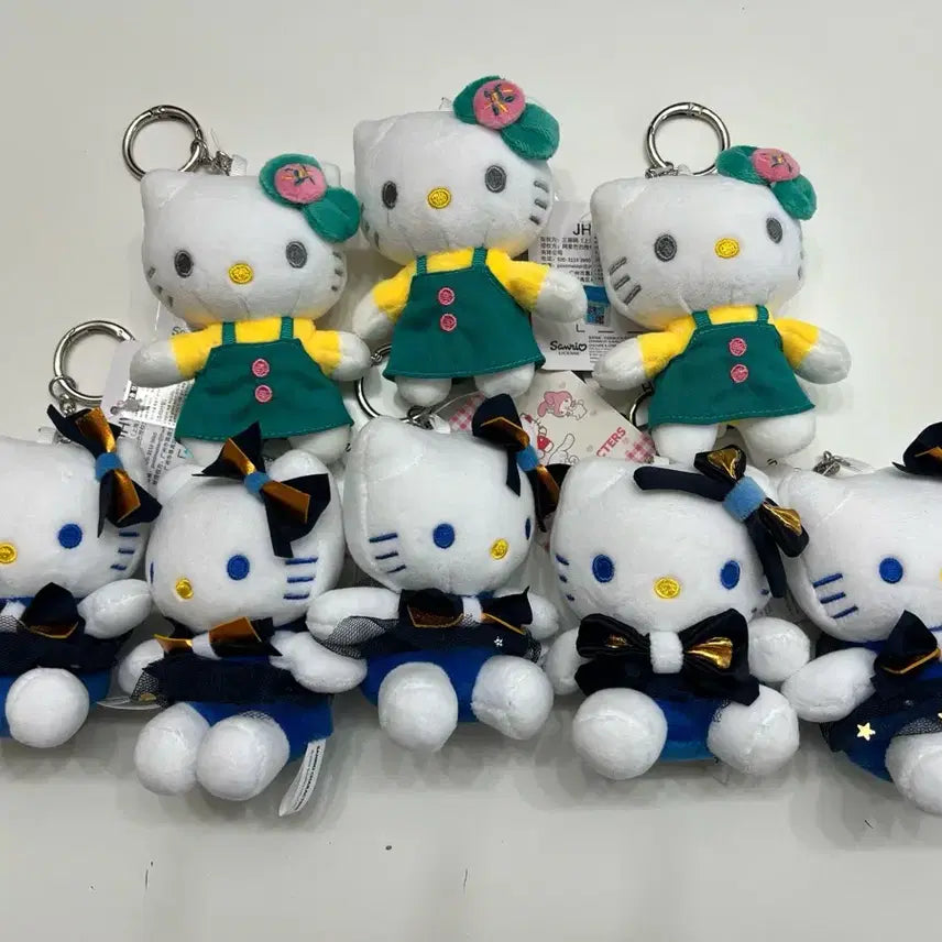 [BUNJANG] Hello Kitty Doll Keychain / 헬로키티 인형 키링