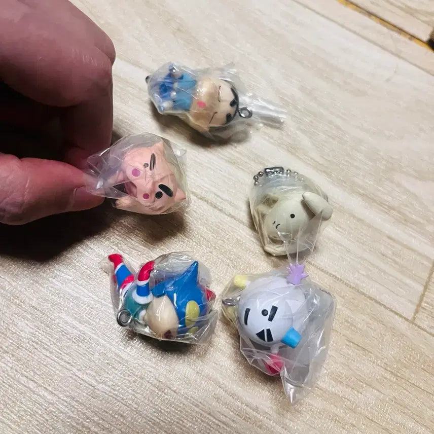 [BUNJANG] Bandai Crayon Shin-chan Character Keychain Figures / 반다이 크레용 신짱 볼체인 대롱 가챠 짱구 연결 키링 피규어 팔아요