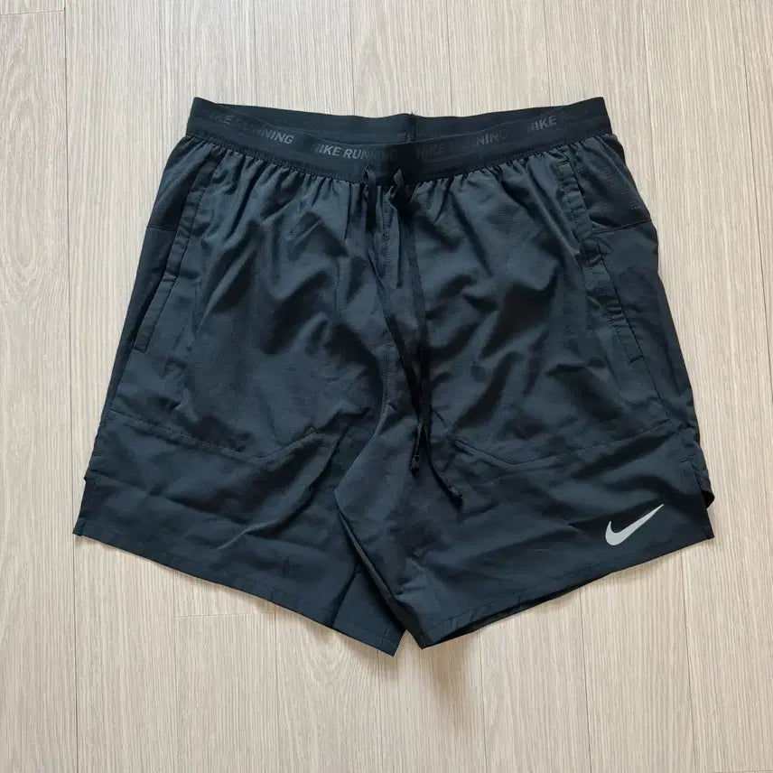 [SOLD OUT] [새상품/M] 나이키 드라이 핏 스트라이드 7인치 브리프 라인드 러닝 쇼