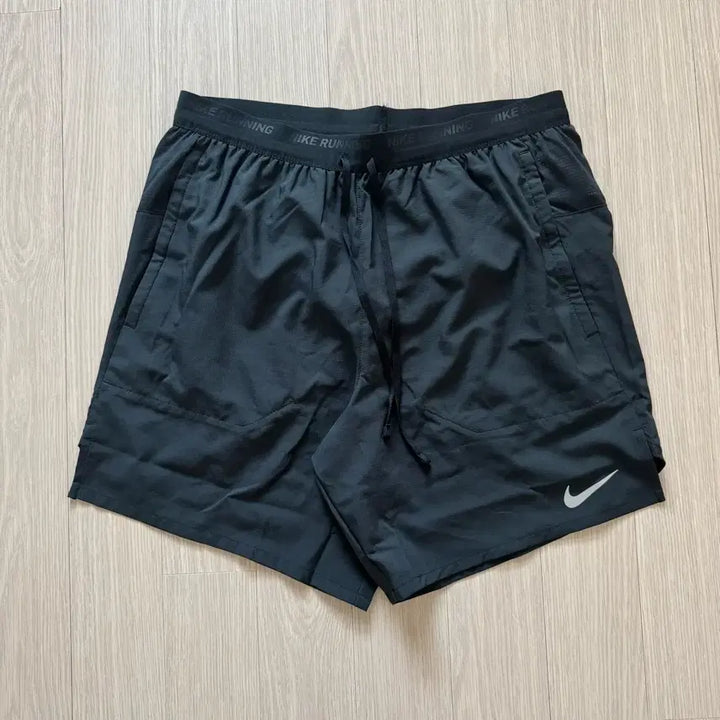 [SOLD OUT] [새상품/M] 나이키 드라이 핏 스트라이드 7인치 브리프 라인드 러닝 쇼