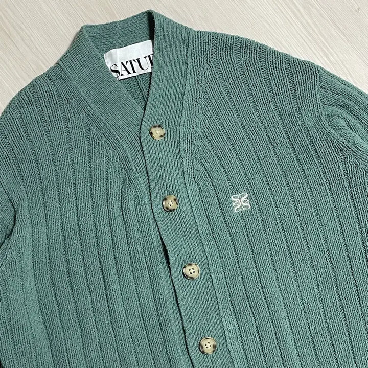 [SOLD OUT] SATUR세터 세이지그린 부클 니트 가디건