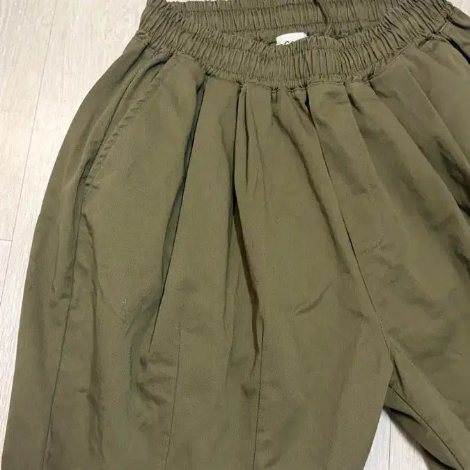[BUNJANG] CAMS24 Khaki Balloon Fit Banding Shorts / CAMS24 카키색 밴딩 반바지 벌룻핏