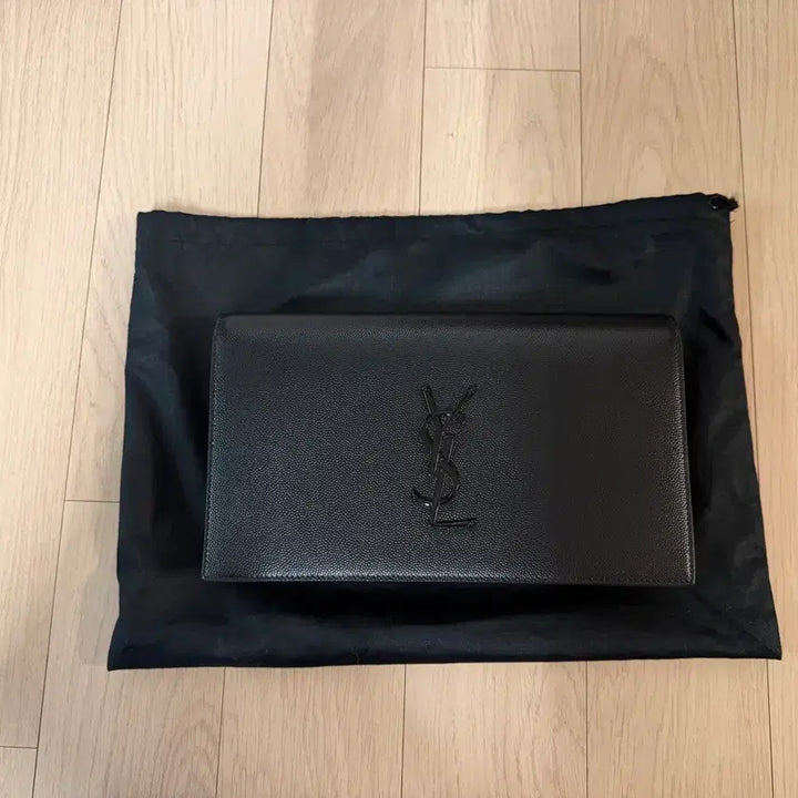 [BUNJANG] Saint Laurent Black Clutch Bag with Dust Bag / 생로랑 블랙 클러치백 + 더스트백