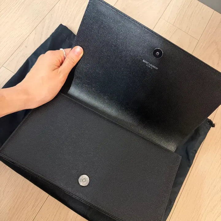 [BUNJANG] Saint Laurent Black Clutch Bag with Dust Bag / 생로랑 블랙 클러치백 + 더스트백